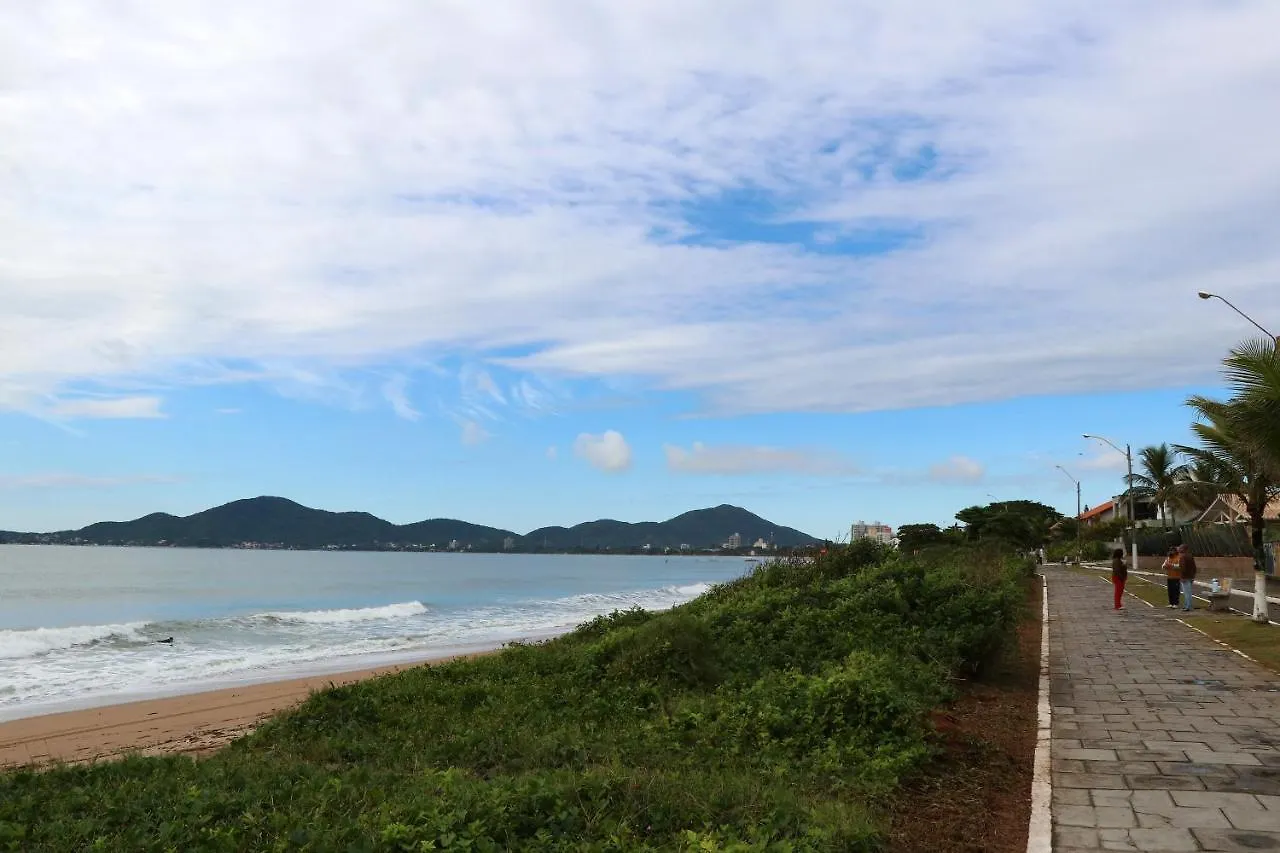 Holiday home Curta Praia De Armacao Casa Hortensia Penha